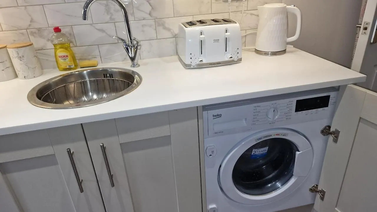 Luxury Cardiff Apartment With Free Parking, Free High-Speed Internet, Fully Equipped Kitchen