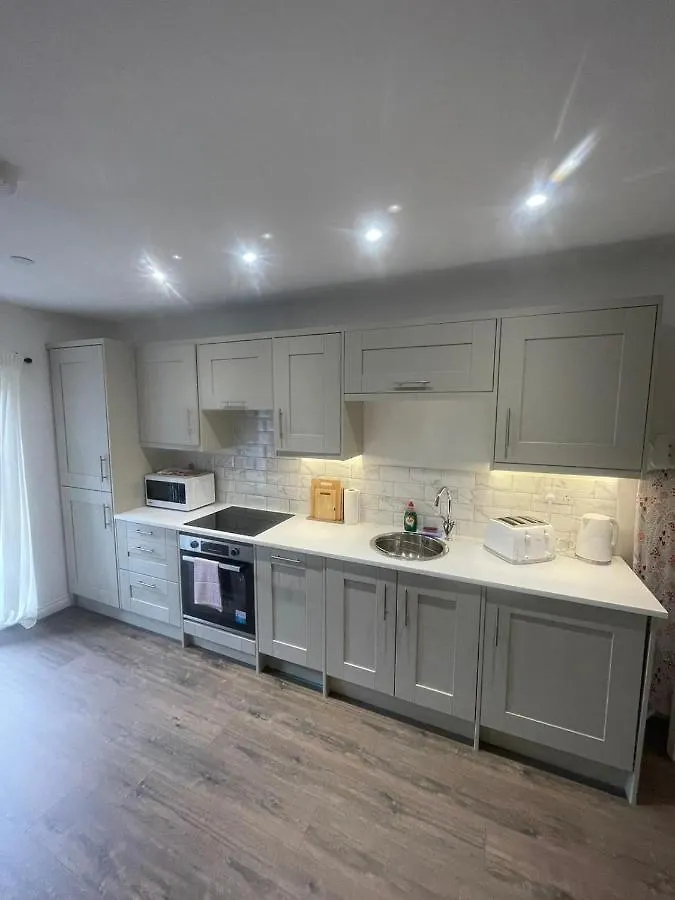 Luxury Cardiff Apartment With Free Parking, Free High-Speed Internet, Fully Equipped Kitchen
