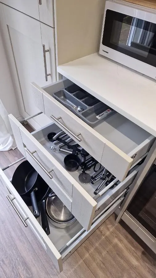 Luxury Cardiff Apartment With Free Parking, Free High-Speed Internet, Fully Equipped Kitchen