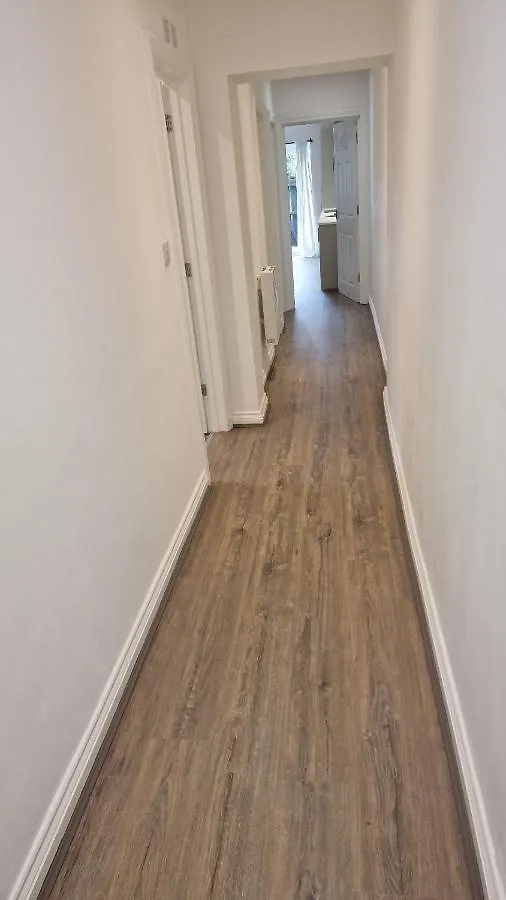 Luxury Cardiff Apartment With Free Parking, Free High-Speed Internet, Fully Equipped Kitchen