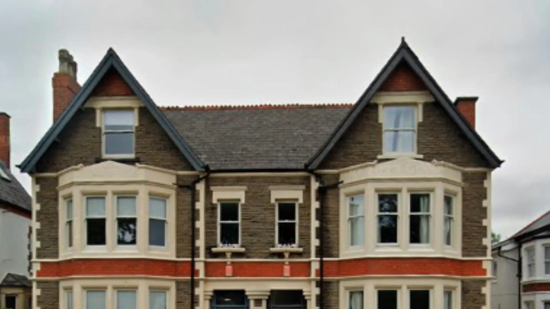 Luxury Cardiff Apartment With Free Parking, Free High-Speed Internet, Fully Equipped Kitchen